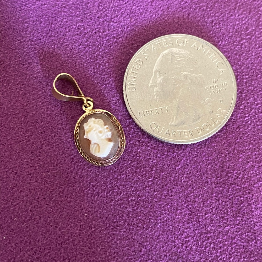 14K gold Cameo Charm Pendant